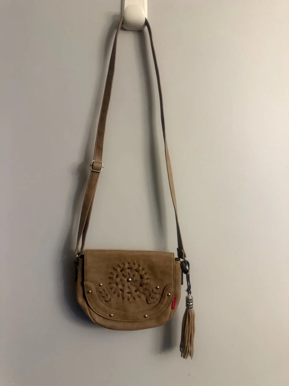 Unionbay Boho Crossbody Bag Tan Faux Leather Tassel Purse - Picture 2 of 10
